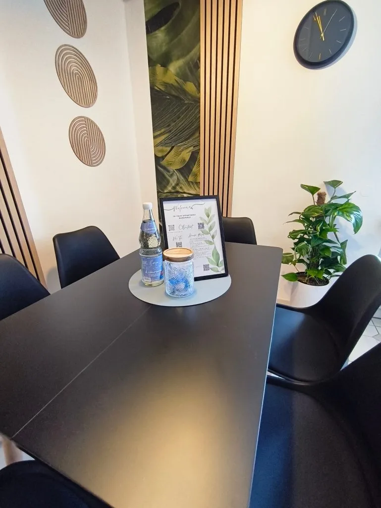 Esstisch der Ferienwohnung Burgperle im Haus 113 in Burghausen