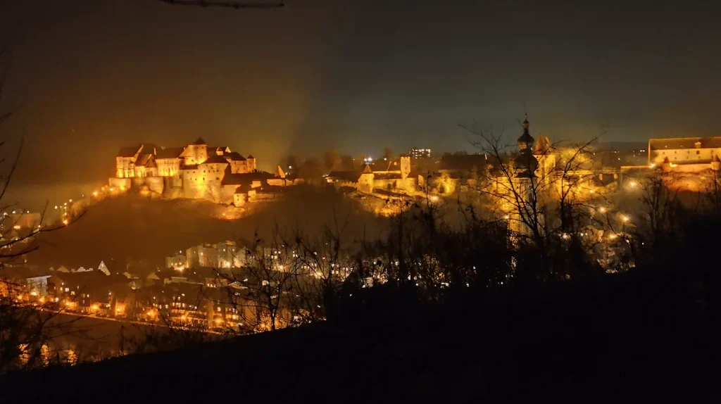 Burg Burghausen bei Nacht