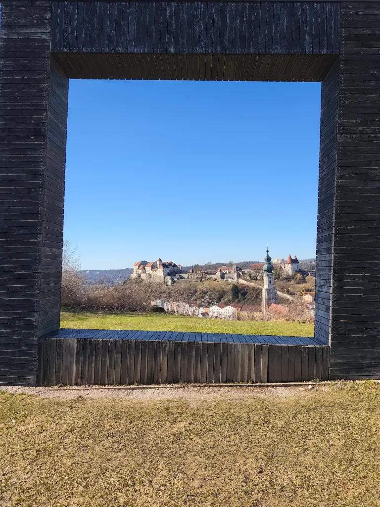 Aussichtsplatz Duttendorf/ Österreich Sicht zur Burg Burghausen