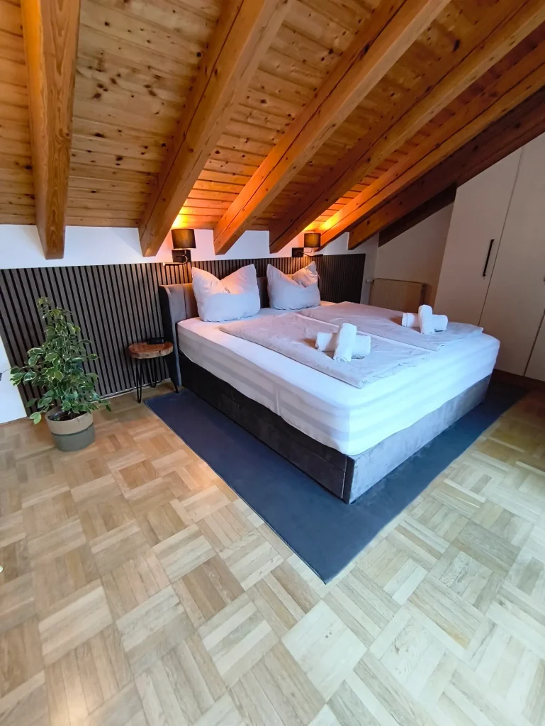 Schlafzimmer der Ferienwohnung Burgzauber im Haus 113 in Burghausen