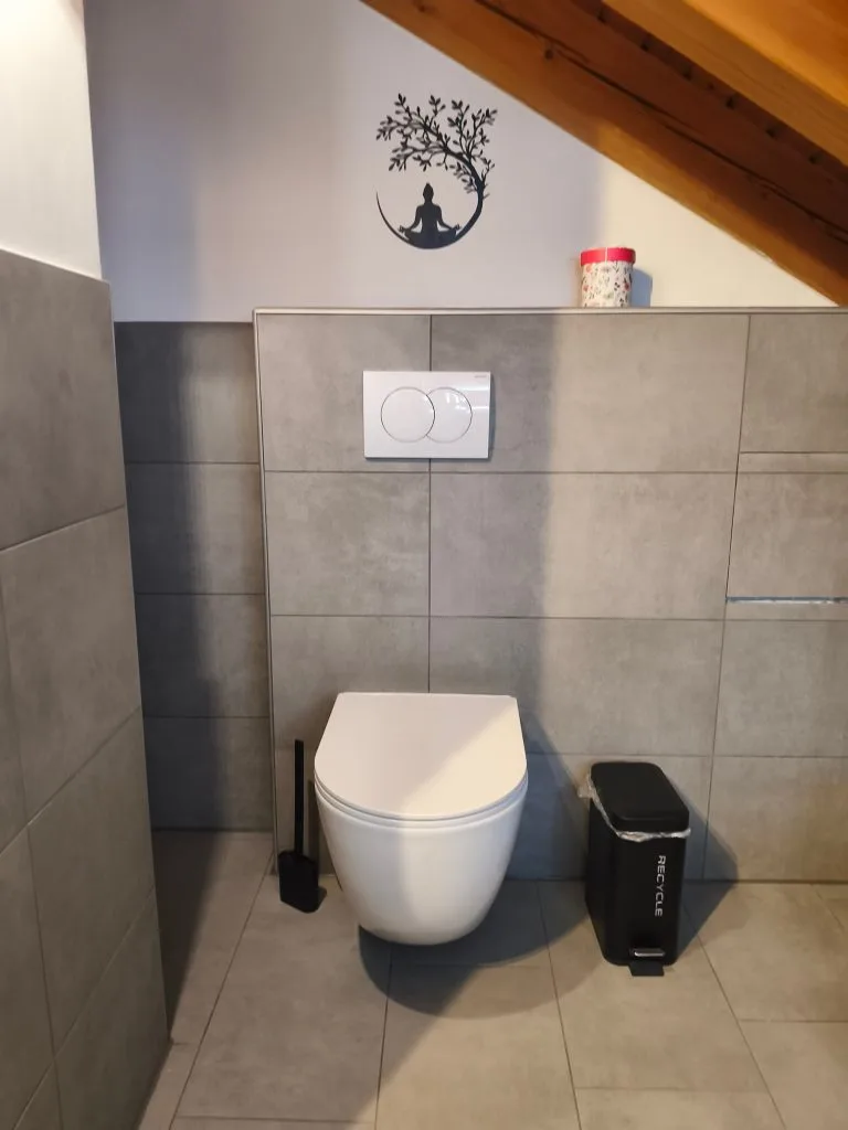 Separates WC der Ferienwohnung Burgzauber im Haus 113 in Burghausen
